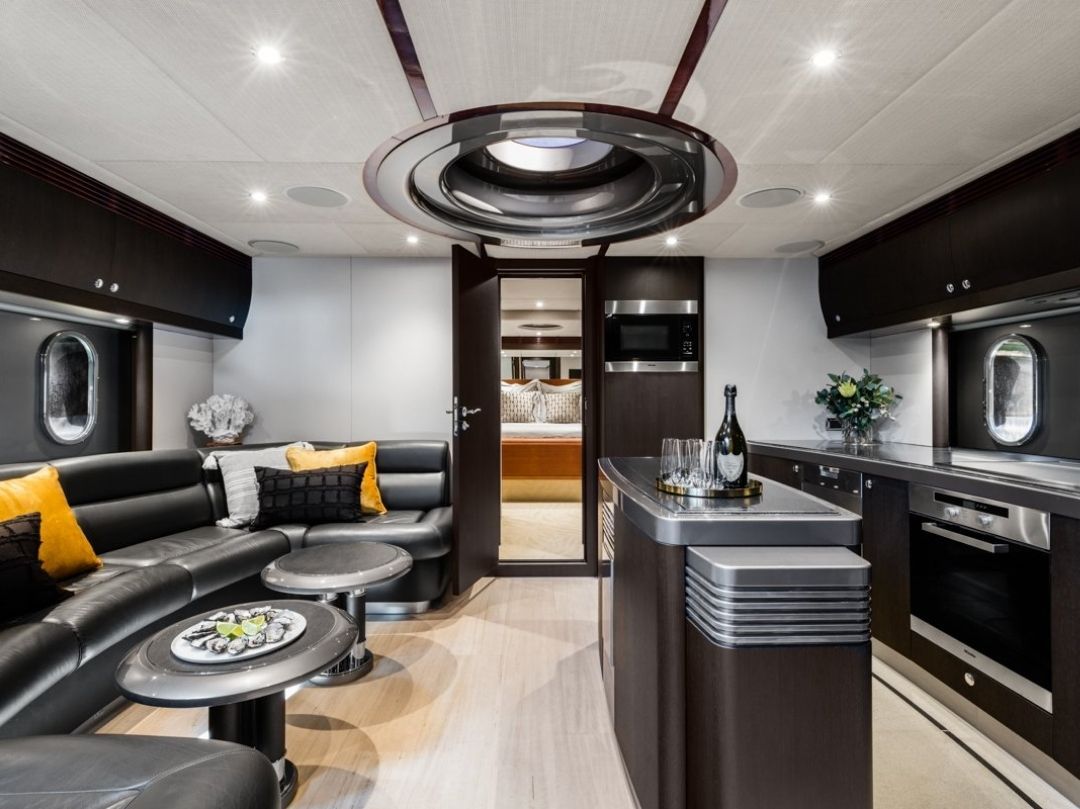 MV-Privacy-Yacht-Hire-Bar-and-kitchen-de917325