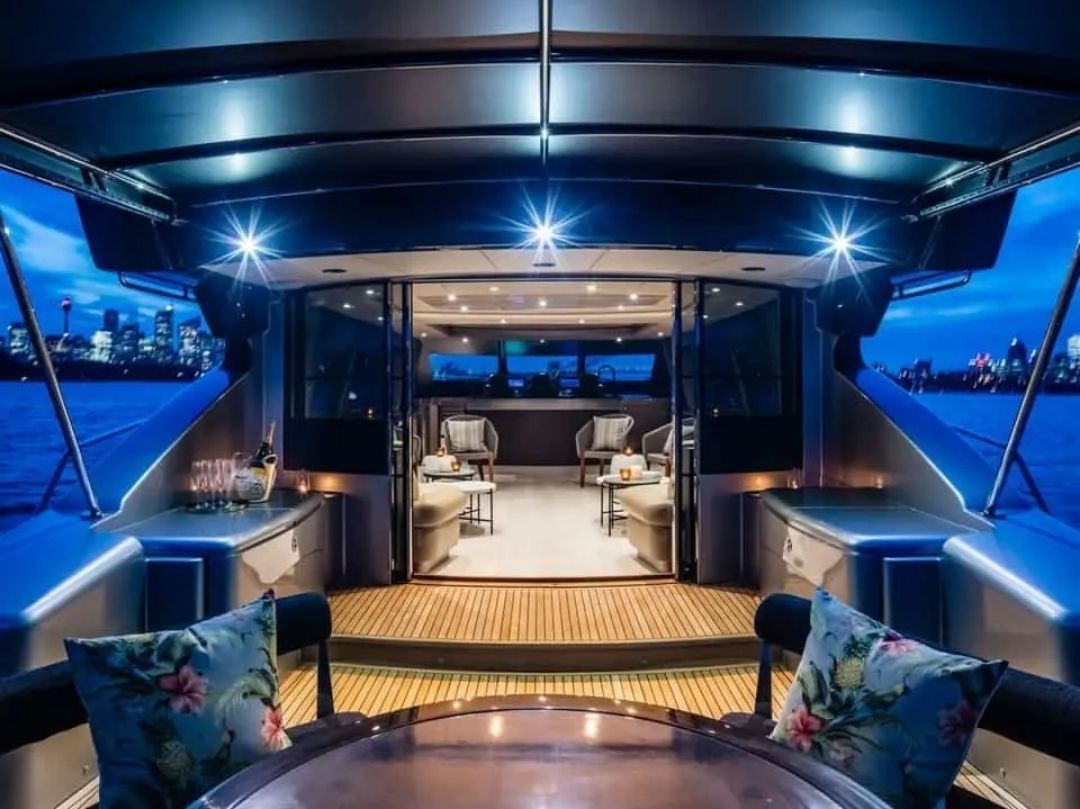 MV-Privacy-Yacht-Hire-Open-plan-7e817cd4